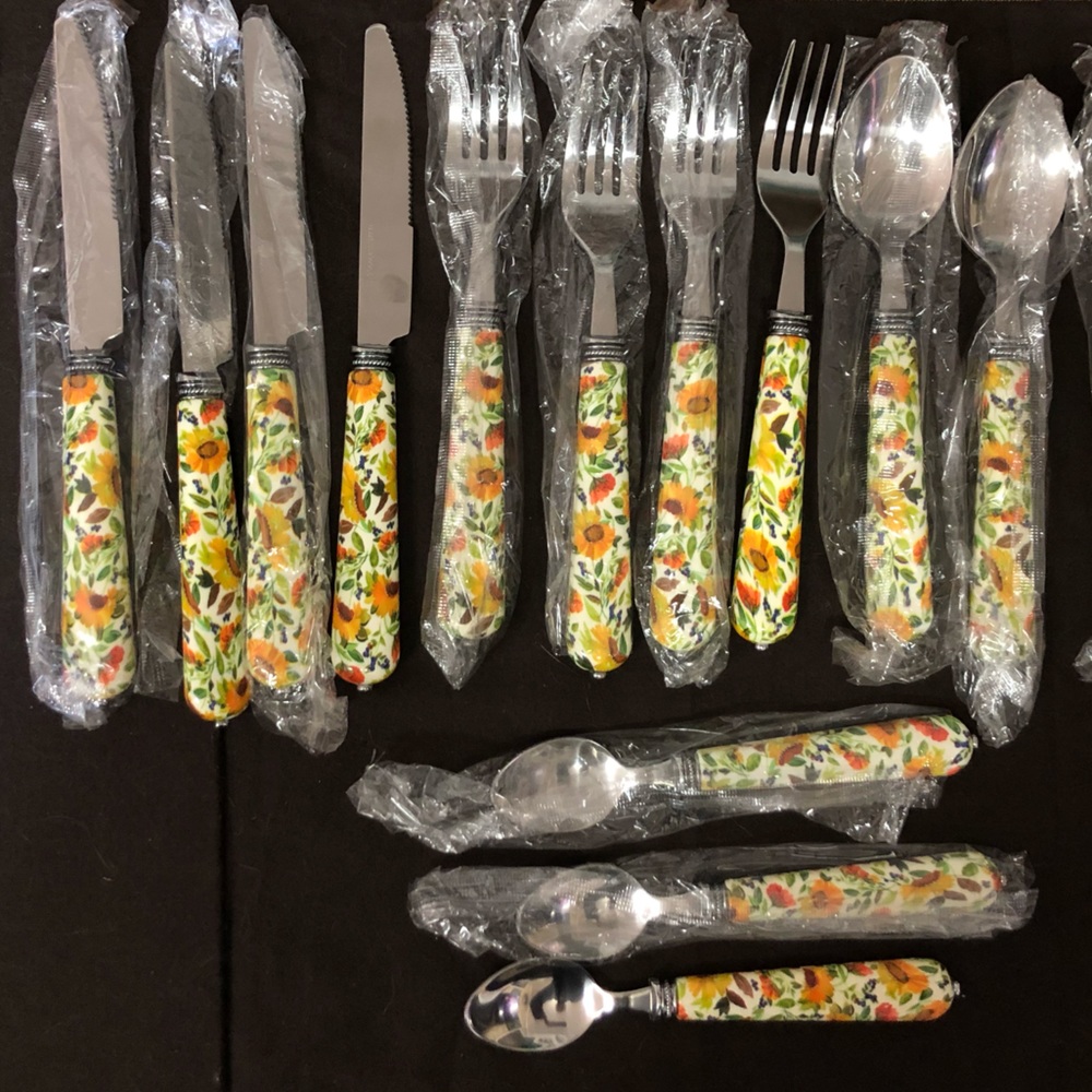 Mikasa Gourmet Basics Kim Parker Sunflower Service for 4 Stainless Flatware New